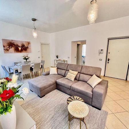 Divina Luxury Apartment With Jacuzzi Near The Lake Como Exteriör bild