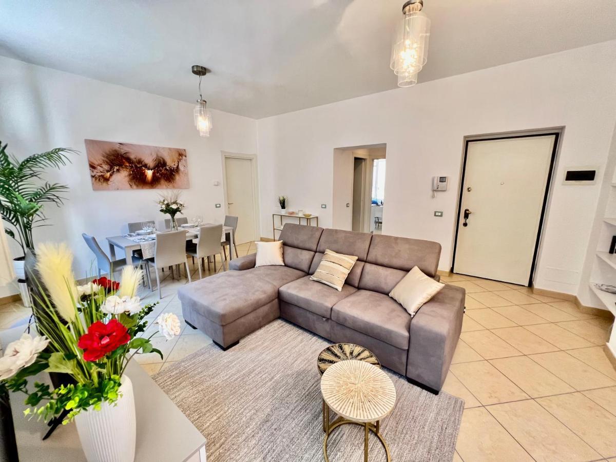 Divina Luxury Apartment With Jacuzzi Near The Lake Como Exteriör bild